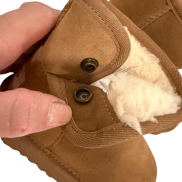 Ugg Toddler Girls Size 8 - Picture 6 of 12